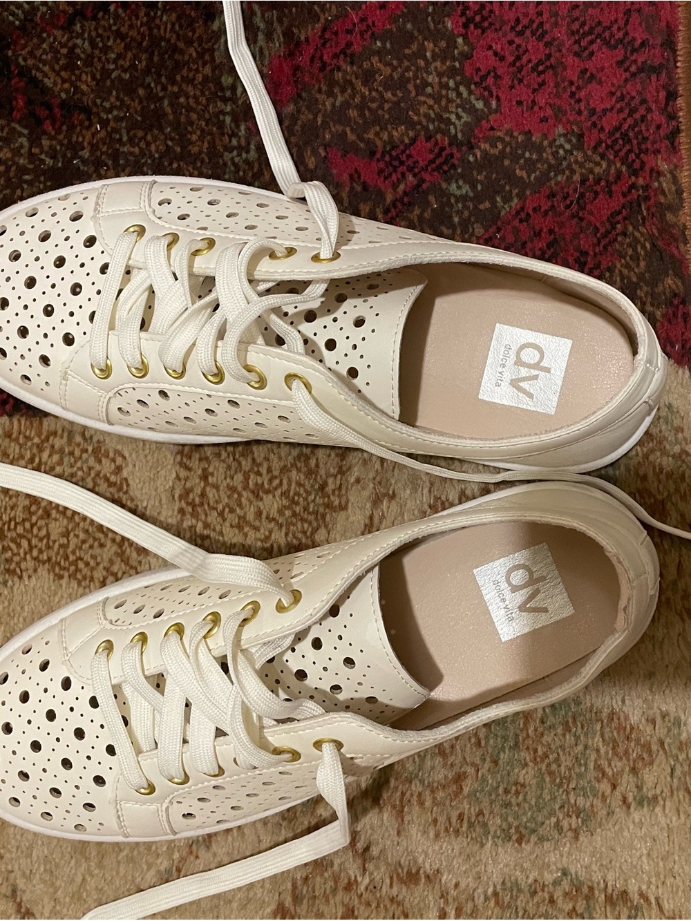Dolce Vita White Perforated Lace-Up Sneakers. Size 9 - Picture 3 of 9